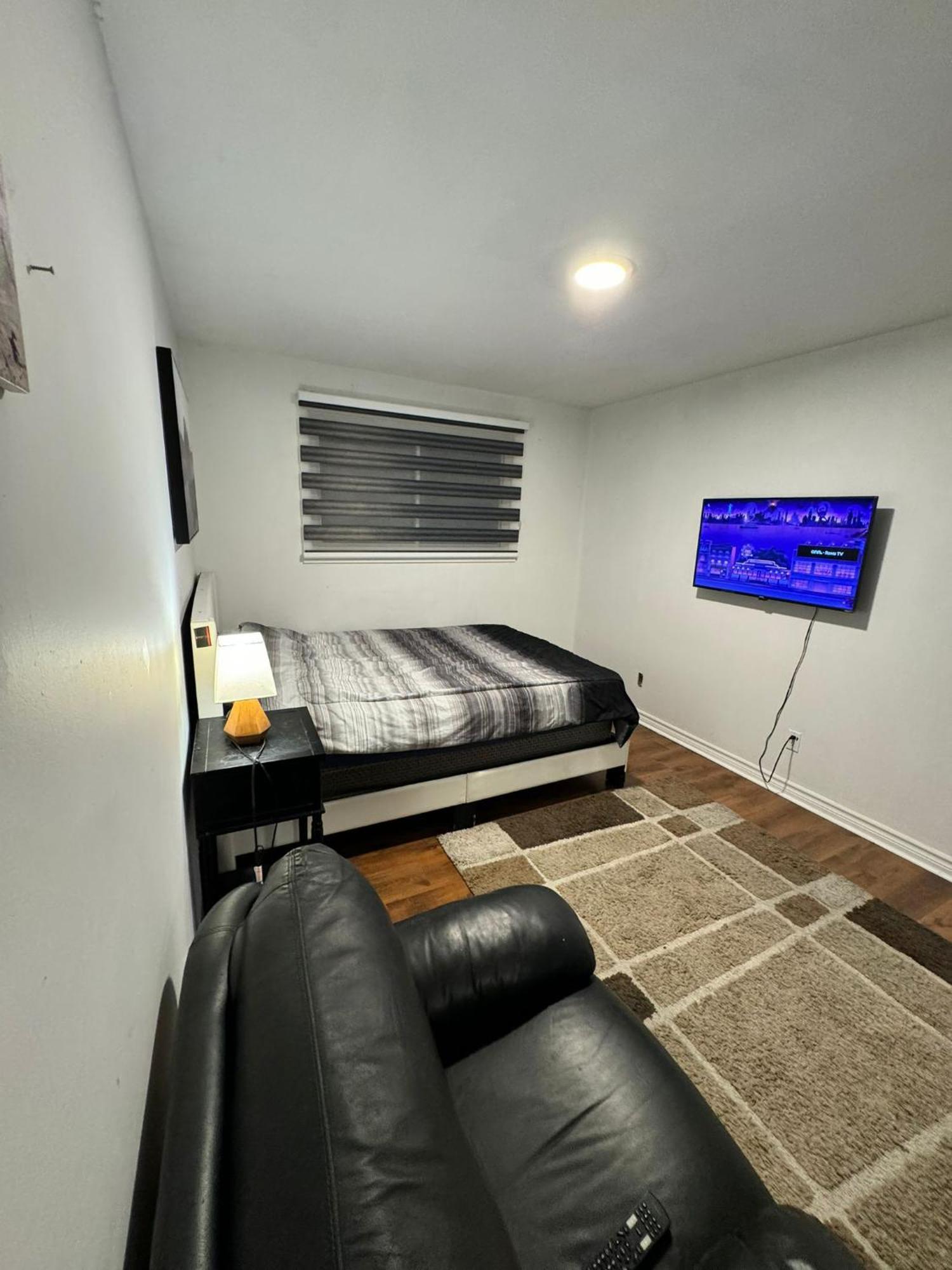 28 Bingham Road Hotel Brampton Ngoại thất bức ảnh