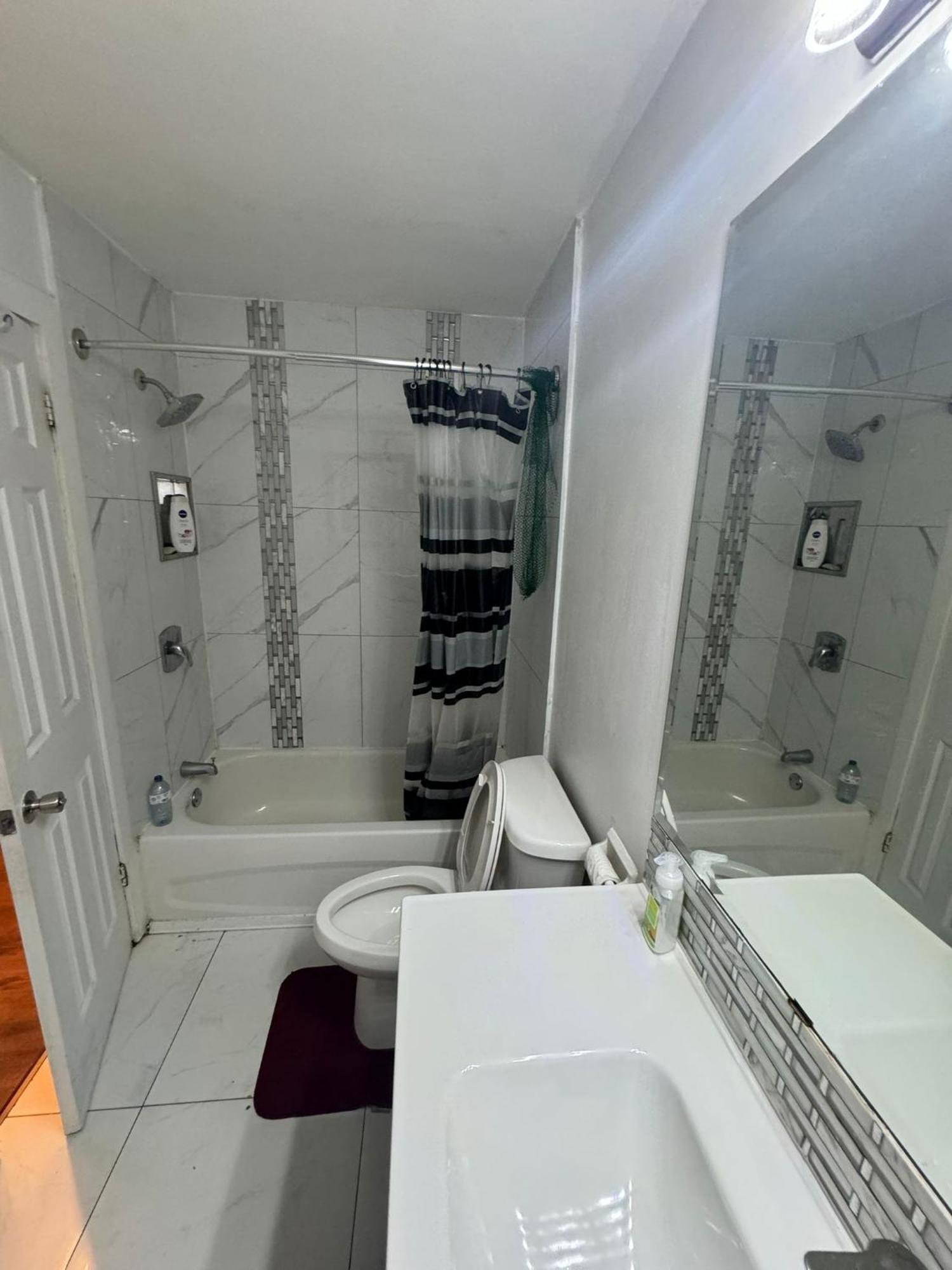 28 Bingham Road Hotel Brampton Ngoại thất bức ảnh
